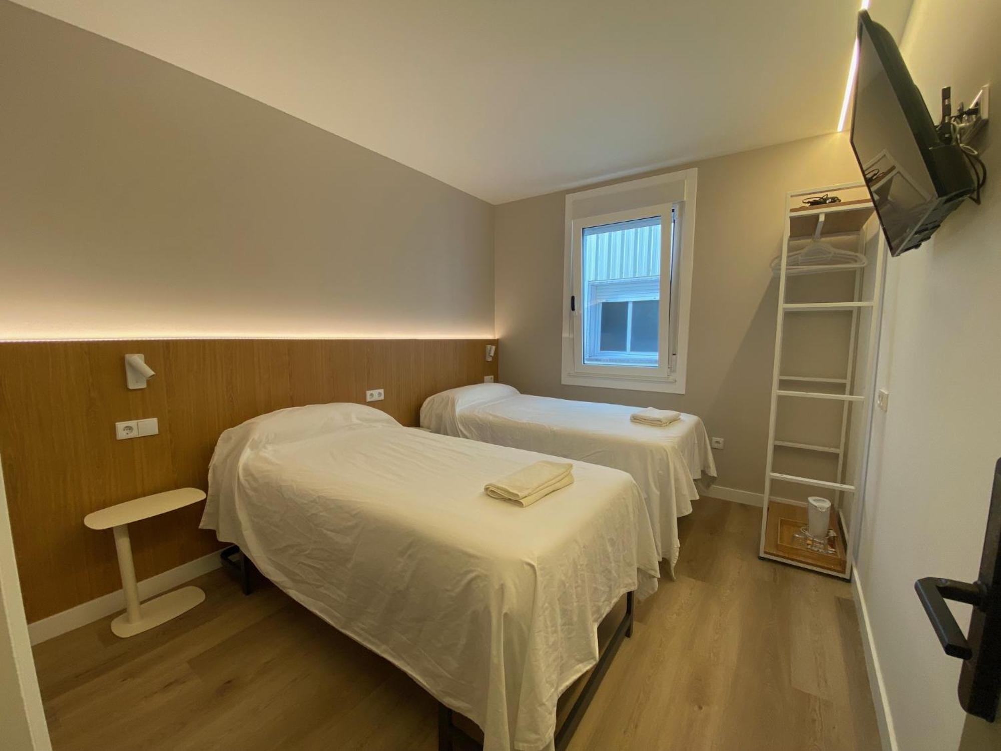Twin Room,1758971675:JPEG